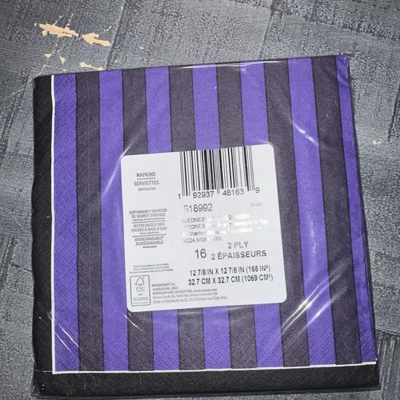 Wednesday Addams Party 2 Packs Of Napkins 1 Beverage And 1 Luncheon - Picture 4 of 5